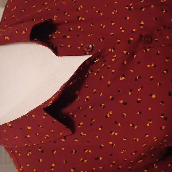 4/$60 Burgundy Geometric Blouse - Size Small - Picture 2 of 6